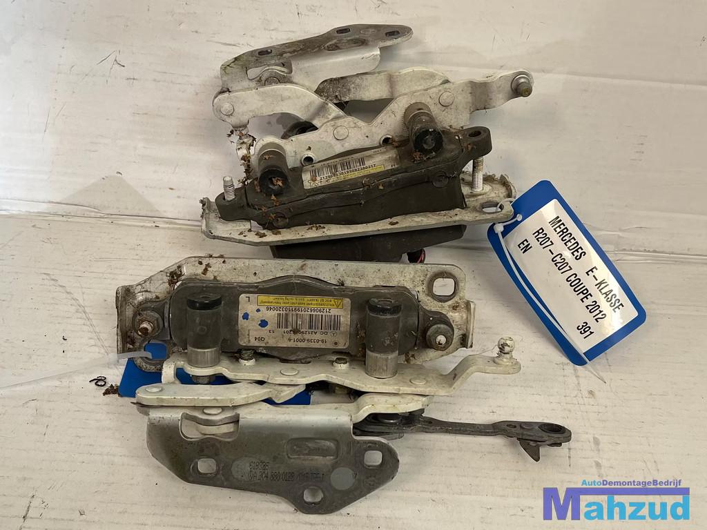 MERCEDES E klasse coupe C207 motorkap scharnier 2009-2016, Gebruikt, Mercedes-Benz AG, Mercedes-Benz, Ophalen of Verzenden