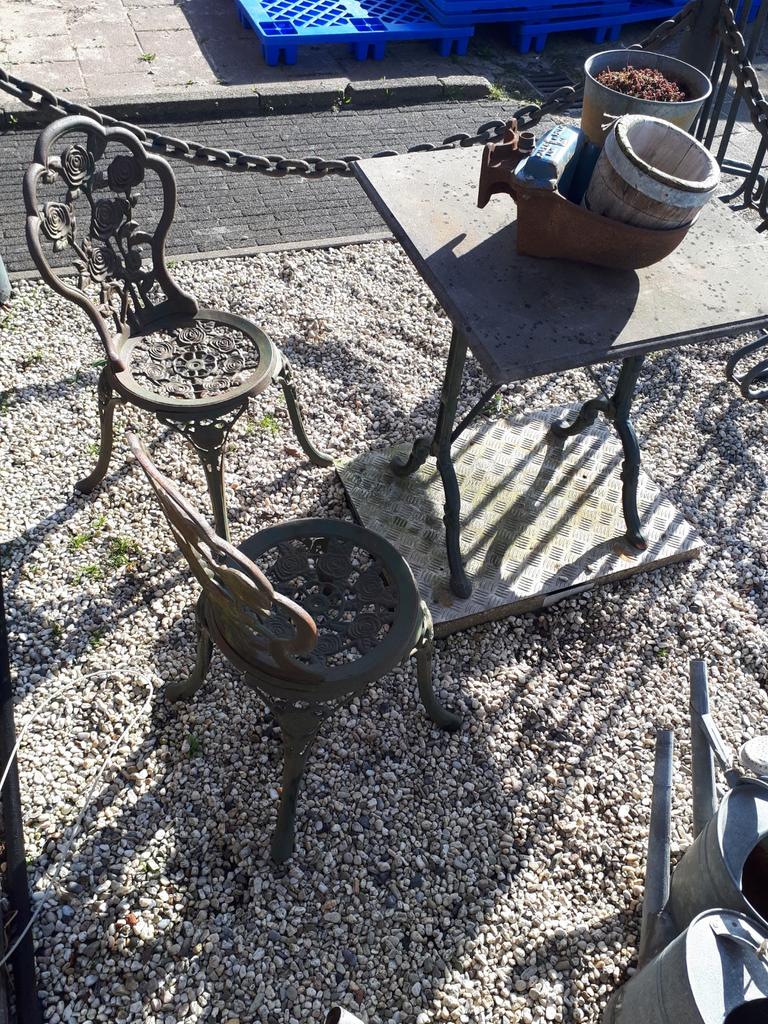 Bistroset gietijzer, Tuin en Terras, Ophalen of Verzenden, Gebruikt, Overige materialen, 2 zitplaatsen