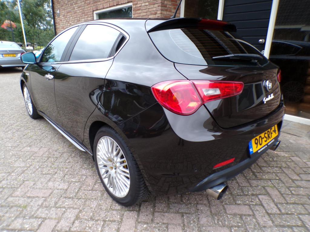 Alfa Romeo Giulietta 1.4 T Distinctive Automaat, Auto's, Euro 5, Stof, Zwart, 4 cilinders