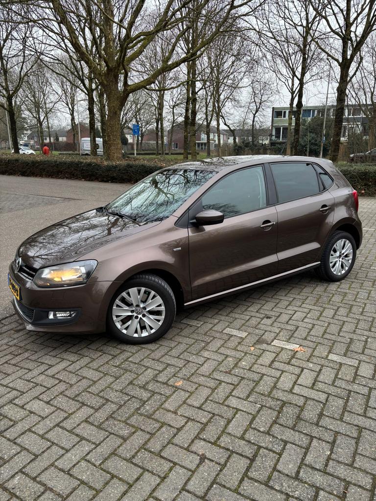 Volkswagen Polo highline 1.2 TSI 77KW 2013 Bruin, Auto's, Voorwielaandrijving, 40 €/maand, Bruin, 988 kg