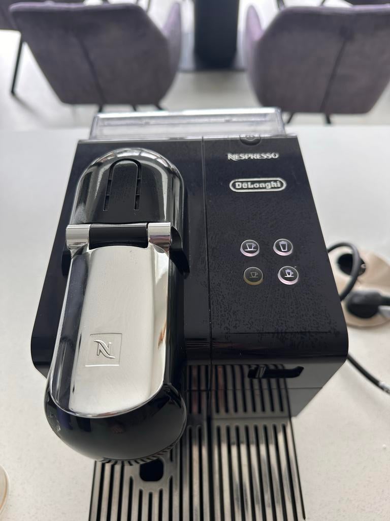 Nespresso DeLonghi Koffiemachine - Zwart, Witgoed en Apparatuur, Koffiezetapparaten, Koffiemachine, Ophalen of Verzenden, Zo goed als nieuw