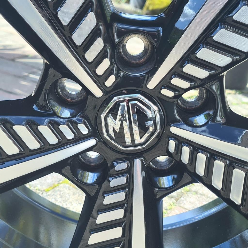 Nieuw! 𝗠𝗚 𝗭𝗦 𝗘𝗩 𝘃𝗲𝗹𝗴 + Michelin band 215/50/R17, Ophalen, 215 mm, Velg(en), Nieuw