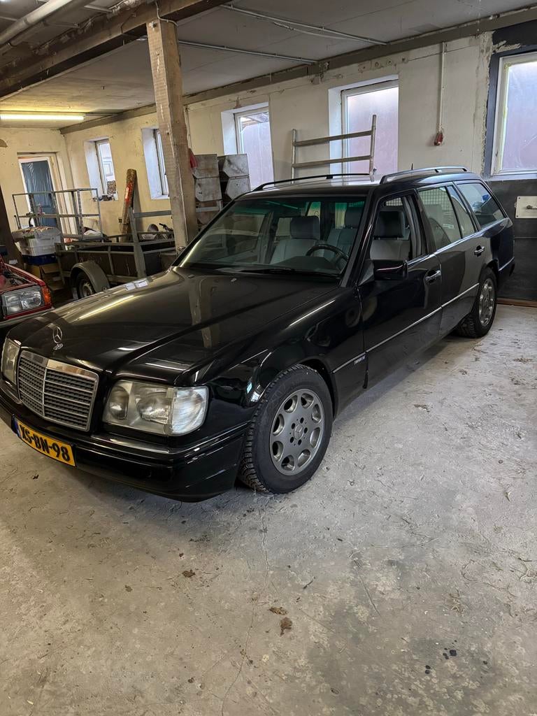 Mercedes-Benz E-Klasse 3.2 E320 Kombi AUT U9 1993 Zwart, Automaat, Achterwielaandrijving, Zwart, 3199 cc