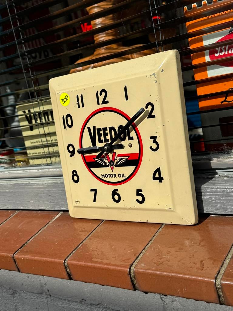 Vintage Veedol Motor Oil Klok - Emaille Reclamebord, Verzamelen, Ophalen, Reclamebord, Gebruikt, .