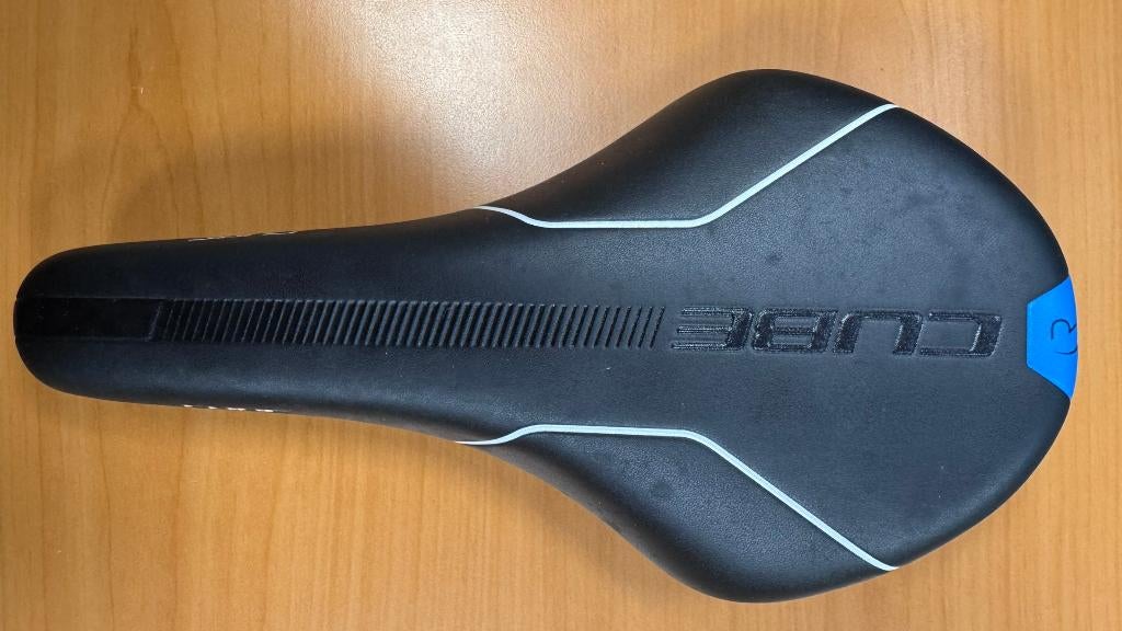 Cube fietszadel met blauw detail, Ophalen of Verzenden, Gebruikt, Overige typen