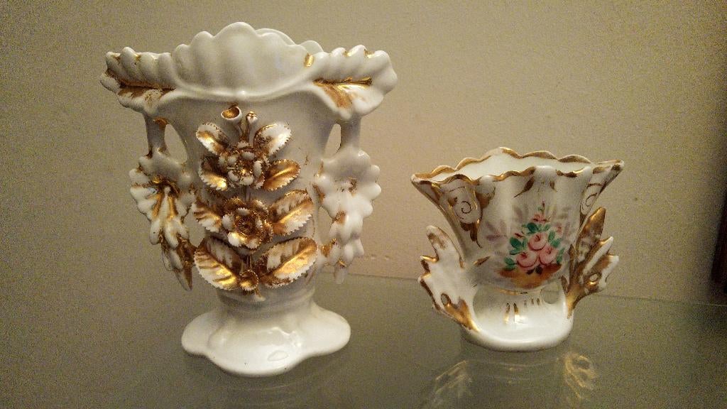 Fraai bewerkte porseleinen siervaasjes., Overige kleuren, Aardewerk of Porselein, Ophalen of Verzenden, Zo goed als nieuw