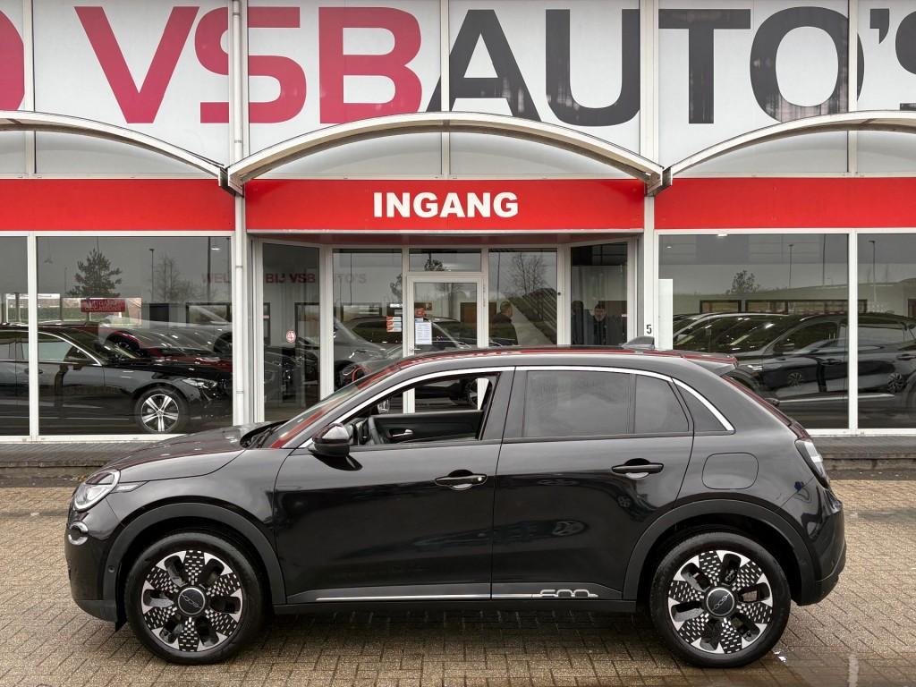 Fiat 600 1.2 HYBRID LA PRIMA 110PK AUT. LEER NAVI CAMERA CAR, Auto's, Fiat, Automaat, Gebruikt, 1199 cc, Met garantie (alle)