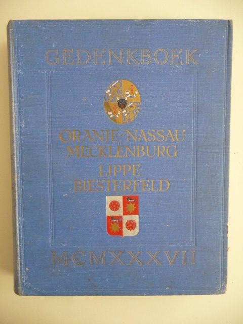 gedenkboek ORANJE- NASSAU MECKLENBURG en LIPPE BIESTERFELD, Ophalen of Verzenden, Gelezen, W.G. de Bas