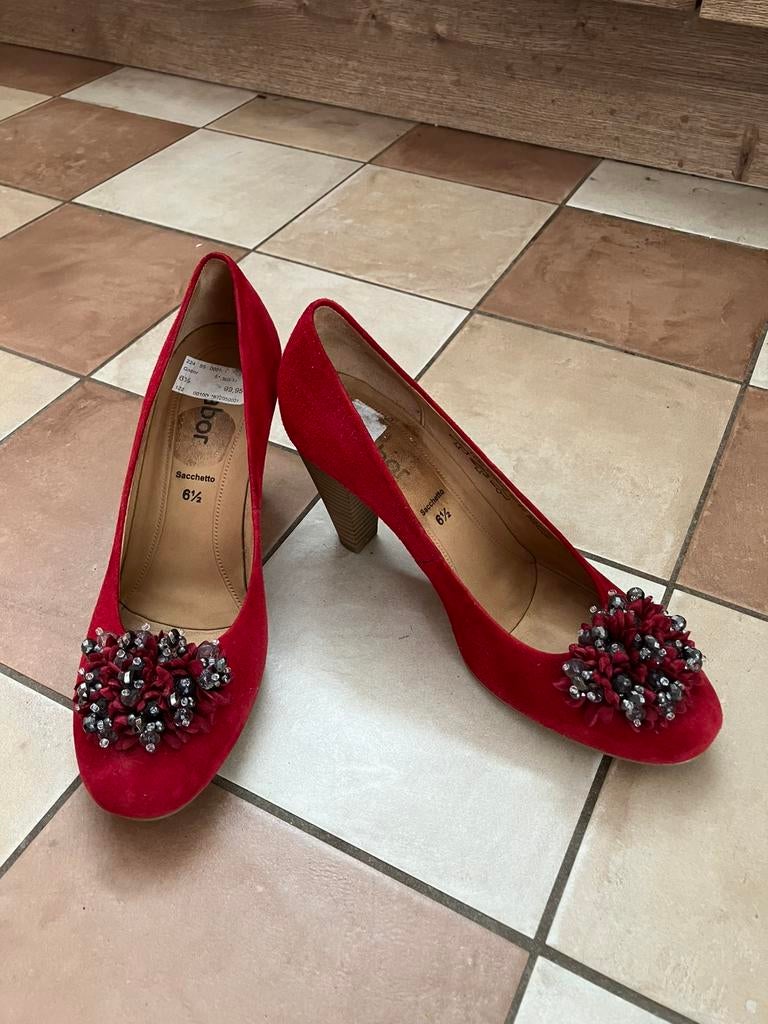 Prachtig rode Gabor pumps. (6,5).(40)., Kleding | Dames, Schoenen, Ophalen of Verzenden, Zo goed als nieuw, Rood