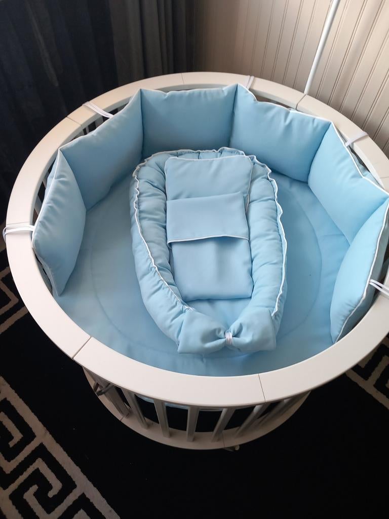 NIEUW! Handgemaakte Baby Blauwe Box Aankleding met Nestje, Kinderen en Baby's, Boxen, Ophalen of Verzenden, Nieuw