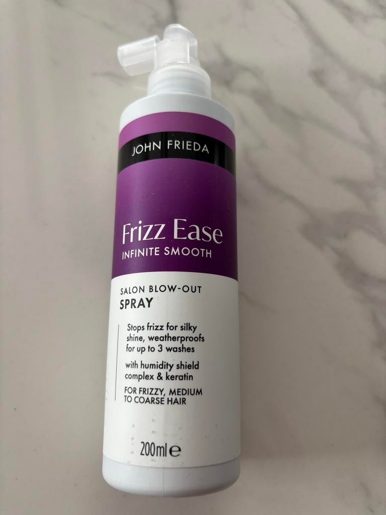 John Frieda Frizz Ease Infinite Smooth Salon Blow-Out Spray, Sieraden, Tassen en Uiterlijk, Uiterlijk | Haarverzorging, Nieuw