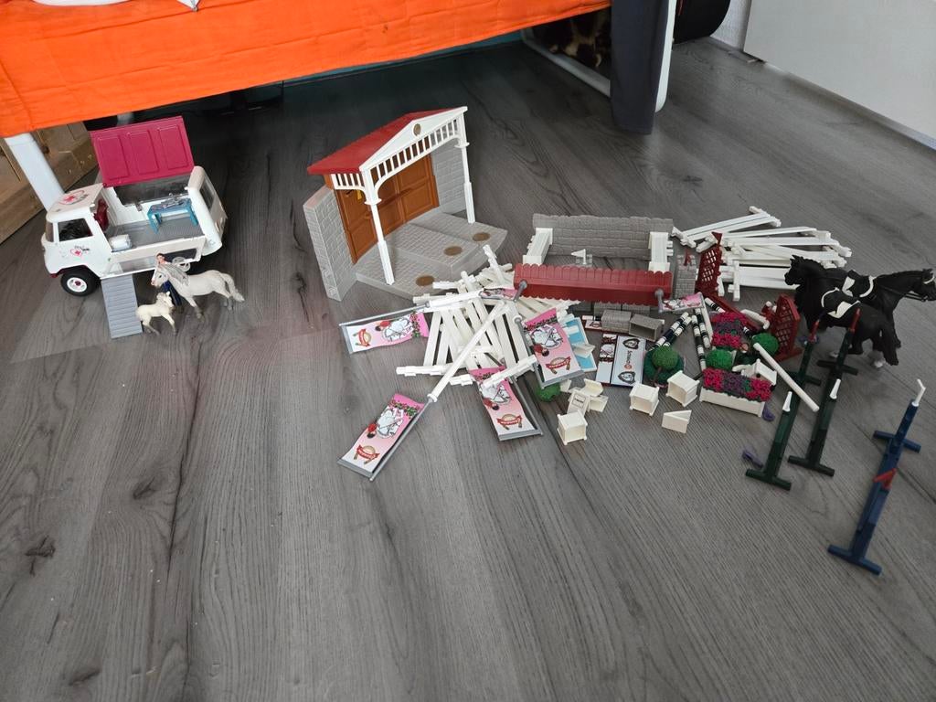 Schleich paardenspeelset met manege en dierenambulance, Ophalen of Verzenden, Gebruikt, Jongen of Meisje