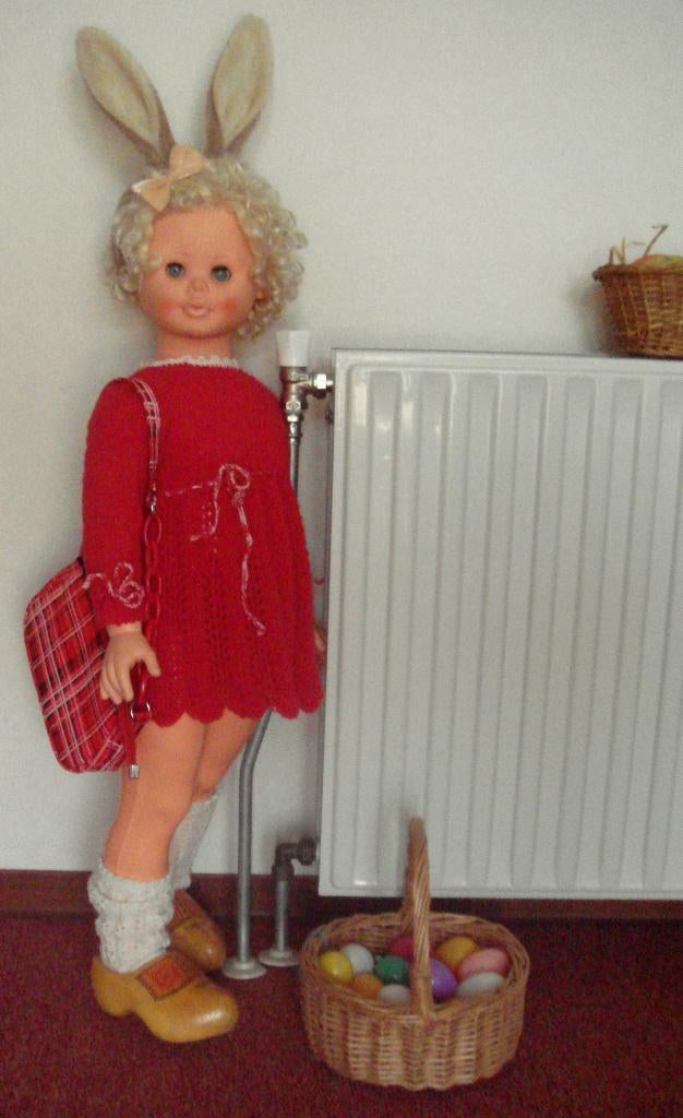 grote pop (incl. gebreide jurk + slipje + kniekousen) € 9,50, Ophalen, Gebruikt, Pop