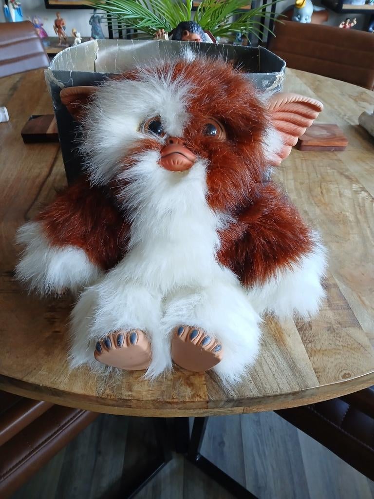 Disney gizmo beeld knuffel van de gremlins met doos, Verzamelen, Ophalen, Overige figuren, Zo goed als nieuw, Beeldje of Figuurtje
