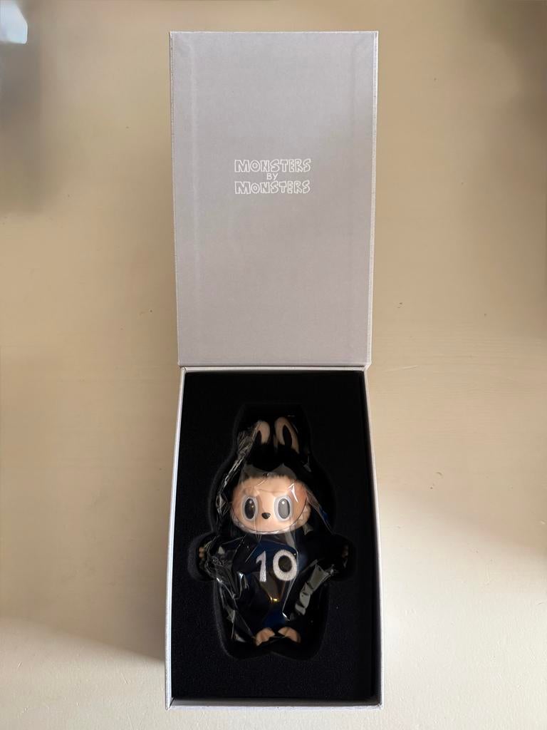 Labubu 10th Anniversary Paris Special, Ophalen of Verzenden, Nieuw