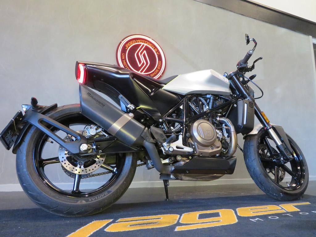 Husqvarna HUSQVARNA VITPILEN 701 TOPSTAAT! (bj 2019), 693 cc, Bedrijf, Meer dan 35 kW, Naked bike