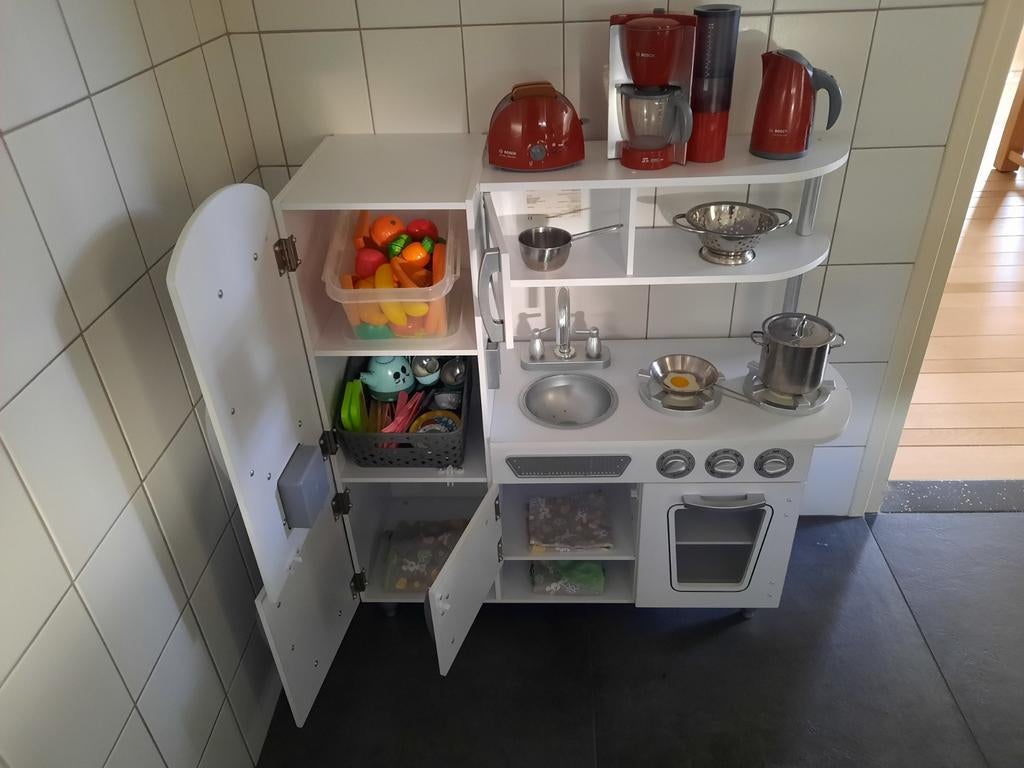 Speelkeukentje met veel toebehoren., Ophalen, Gebruikt