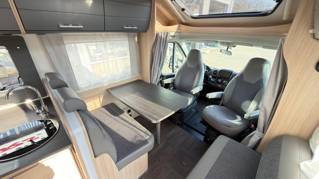 Nieuwstaat met 22dkm en Enkele bedden De Sunlight T67 '2020, Caravans en Kamperen, Campers, Chemisch toilet, Sunlight, Ringverwarming