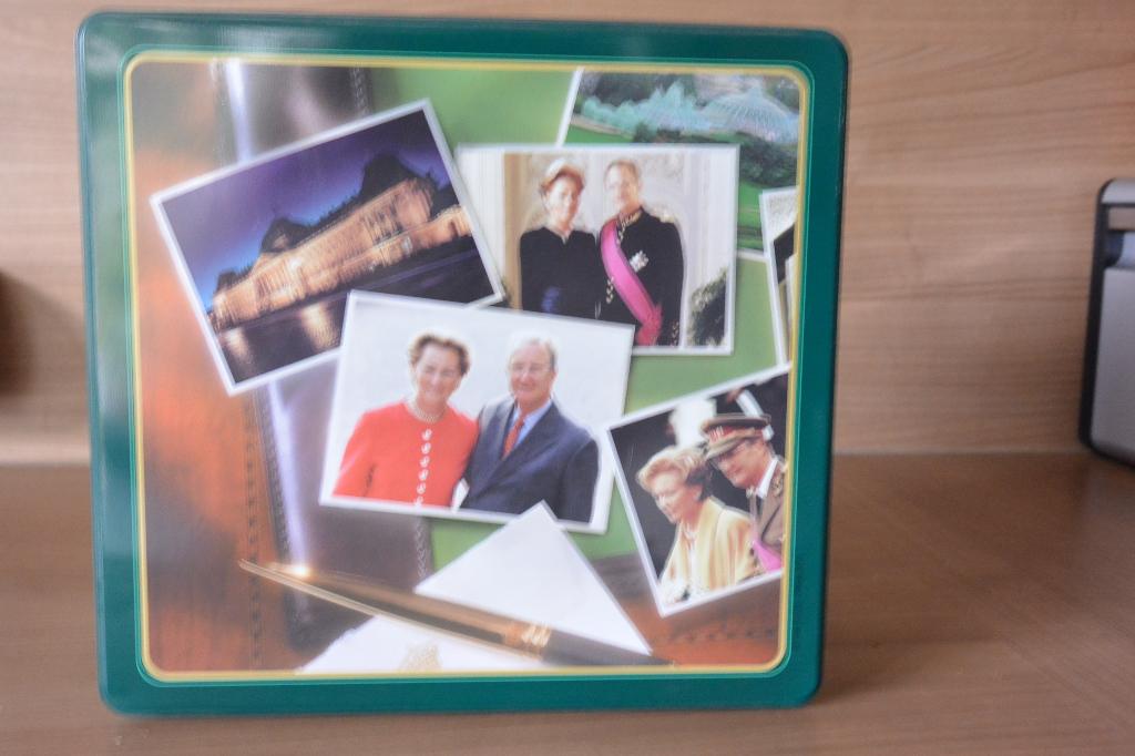Metalen koekendoos Koning Albert en Koningin Paula (België)., Verzamelen, Ophalen of Verzenden, Zo goed als nieuw, Koek(jes), Overige merken