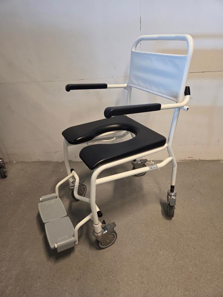 Postoel / douchestoel op wielen, Ophalen