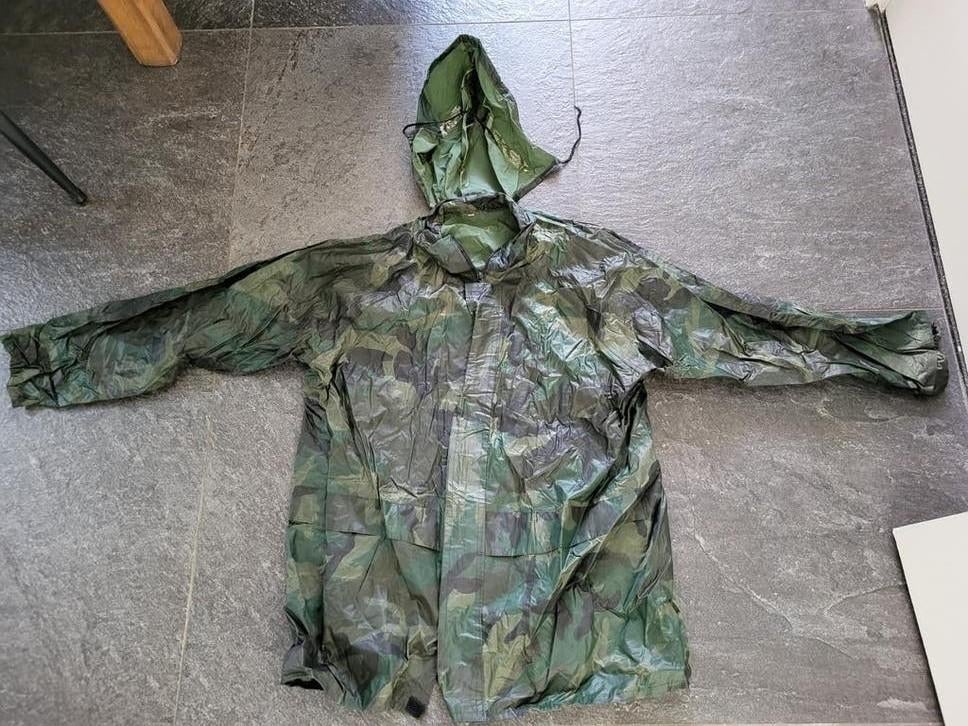 Camouflage regenpak, Ophalen of Verzenden, Zo goed als nieuw
