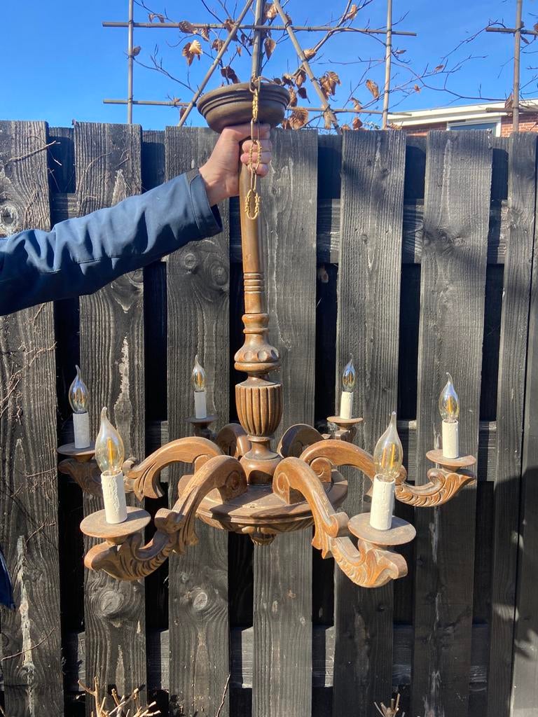 Houten kroonluchter, Ophalen, Gebruikt