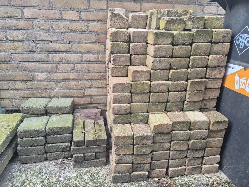 Gratis op te halen: Gebruikte klinkers/tegels, Ophalen, Gebruikt, Klinkers, Minder dan 5 m²