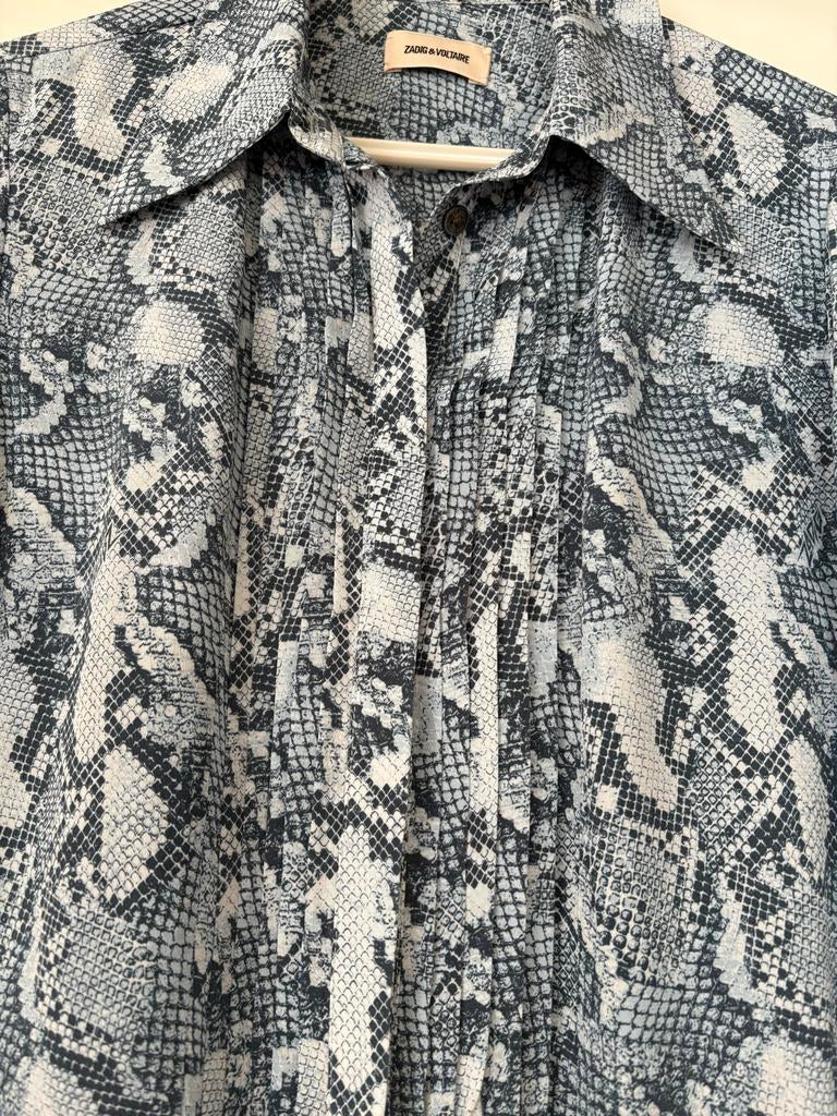 Zadig & Voltaire doorknoopjurkje blauw slangenprint maat 36, Kleding | Dames, Jurken, Blauw, Ophalen of Verzenden, Zo goed als nieuw