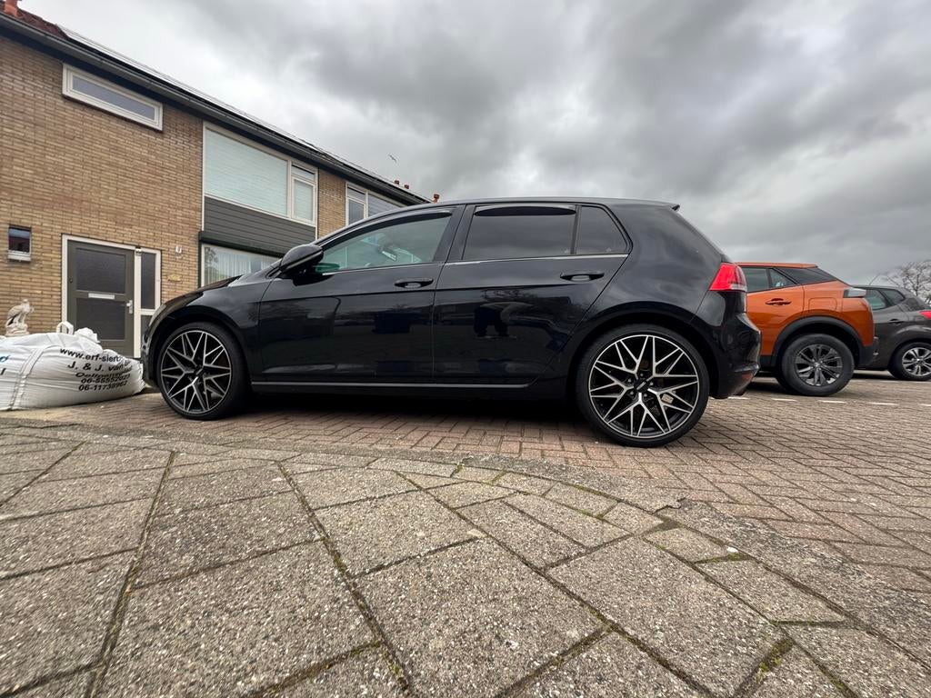 Volkswagen Golf 1.6 TDI 81KW 5D DSG 2015 Zwart, Stof, 4 cilinders, 1239 kg, Zwart