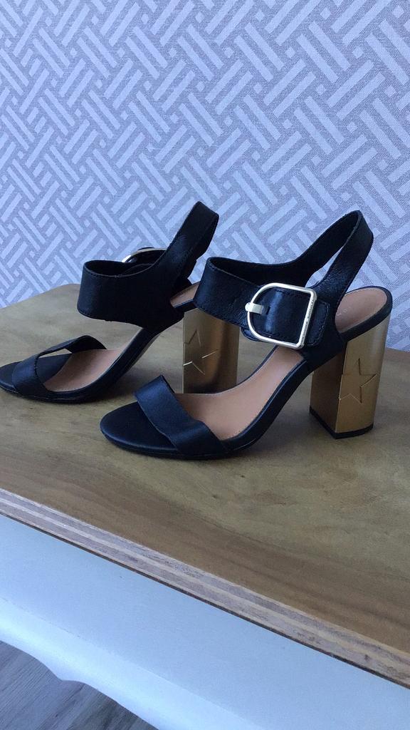 Tommy Hilfigger hakken maat 38 in nieuwstaat, Ophalen of Verzenden, Zo goed als nieuw