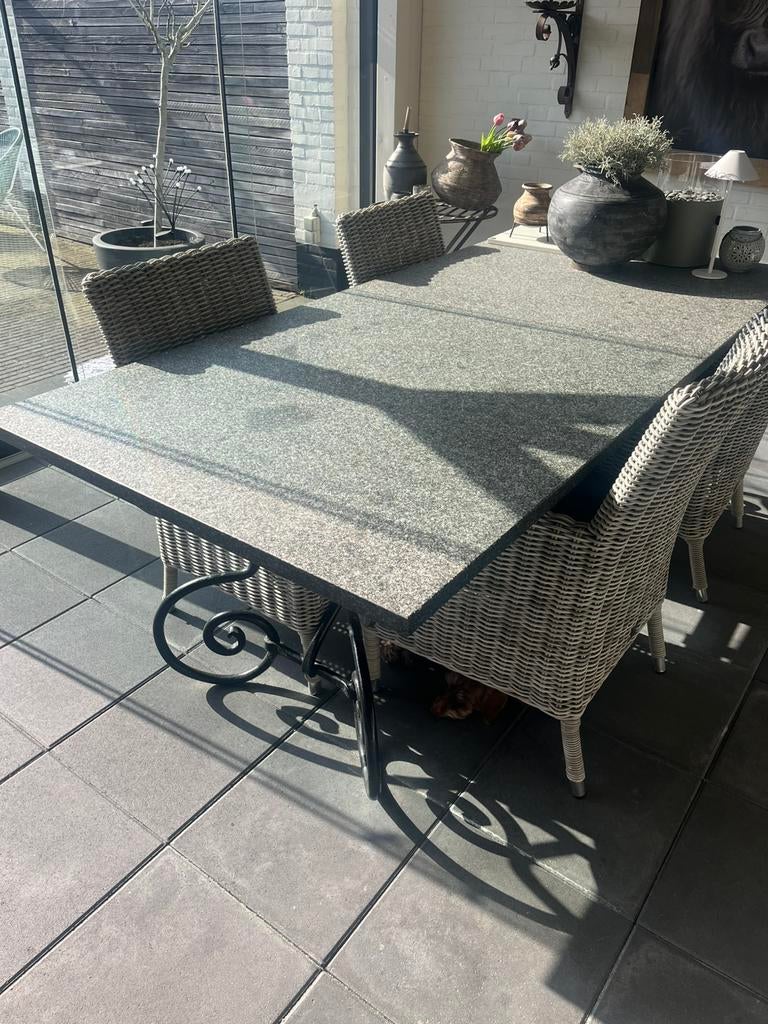 Granieten tuintafel met 4 stoelen, Tuin en Terras, Ophalen, Zo goed als nieuw, Overige materialen