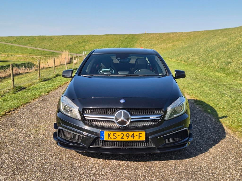Mercedes-Benz A45 AMG 4MATIC 426 pk 2015 kuipstoel PANO, Auto's, Automaat, Zwart, 4 cilinders, Lichtsensor