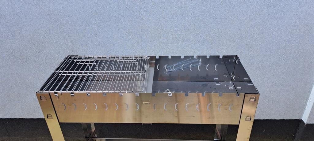 Deze nieuwe barbecue is gemaakt van roestvrij staal. De afme, Ophalen, Nieuw