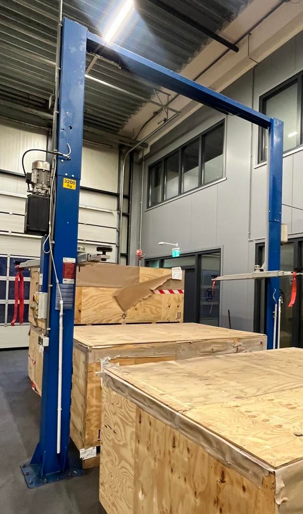 APAC  Twee Koloms Hefbrug 3,2T 4,2m hoog., Ophalen of Verzenden