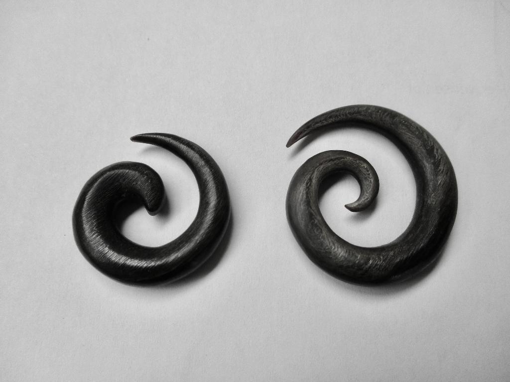 2 streching spiraal tapers 2.5 en 3.cm. Ebony Wood, Verzenden, Zo goed als nieuw, Overige materialen, Overige typen