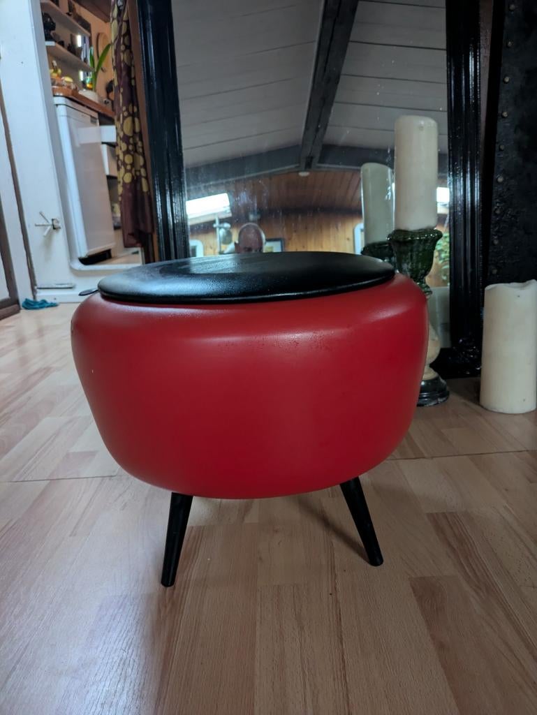 Vintage Poef Rood Zwart Jaren '50 Rock & Roll Stijl, Leer, Minder dan 50 cm, Gebruikt, Verzenden