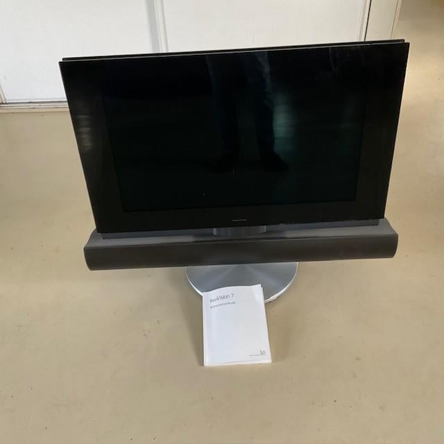 B&O TV BEOVISION MET SOUNDBAR EN ELECTRISCHE DRAAIVOET, Gebruikt, 50 Hz, 60 tot 80 cm, Ophalen