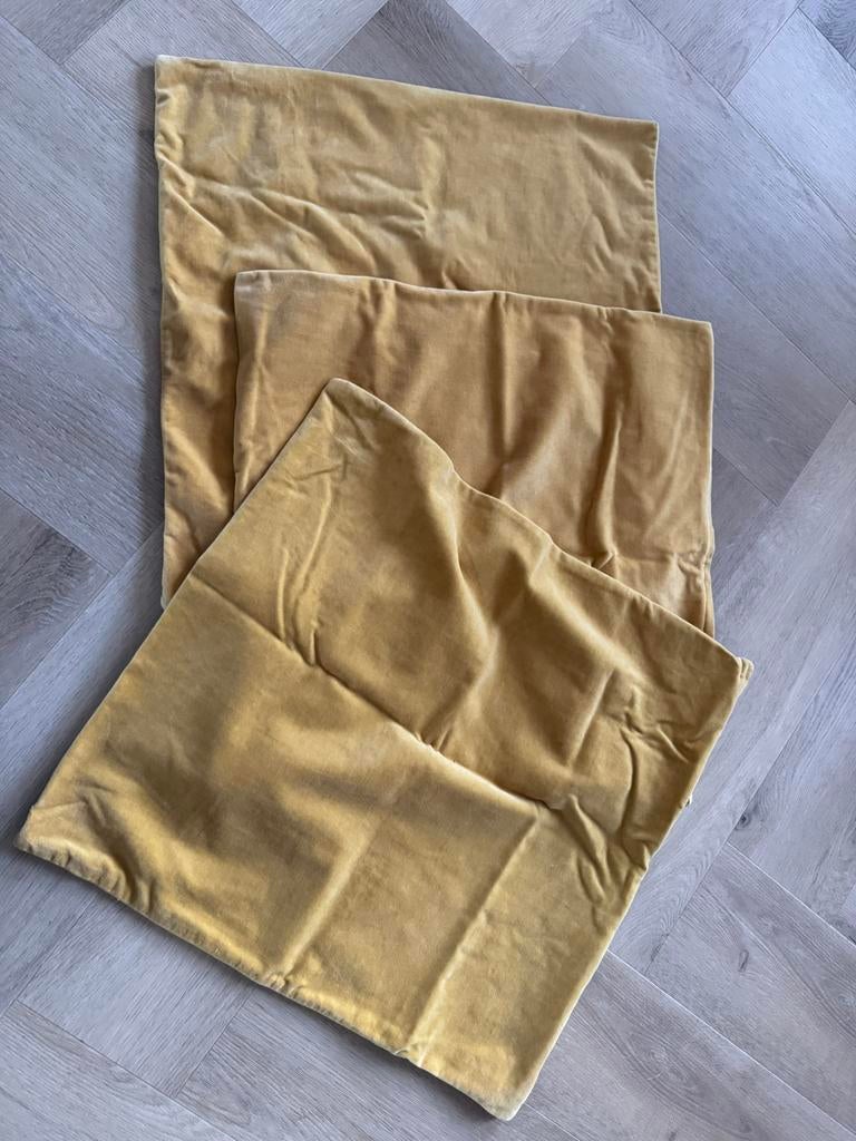 3x IKEA Sanela velvet kussenhoezen 50x50 cm okergeel/mosterd, Ophalen of Verzenden, Gebruikt, Geel, Vierkant