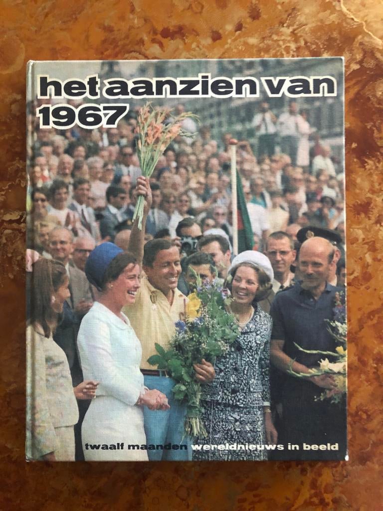 Het Aanzien van 1967 - Twaalf maanden wereldnieuws in beeld, Boeken, Ophalen of Verzenden, 20e eeuw of later, Gelezen, Europa