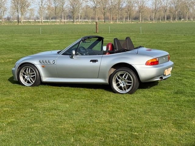 BMW Z3 Roadster 1.9(1998)–Zilver/Rood Leder–114.924 km, Achterwielaandrijving, Stoelverwarming, 4 cilinders, Cabriolet