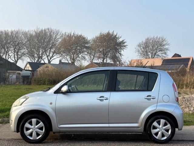 Daihatsu Sirion 2 1.0-12V Trend 5-Drs Airco Audio/CD Electri, Voorwielaandrijving, Stof, Gebruikt, Sirion