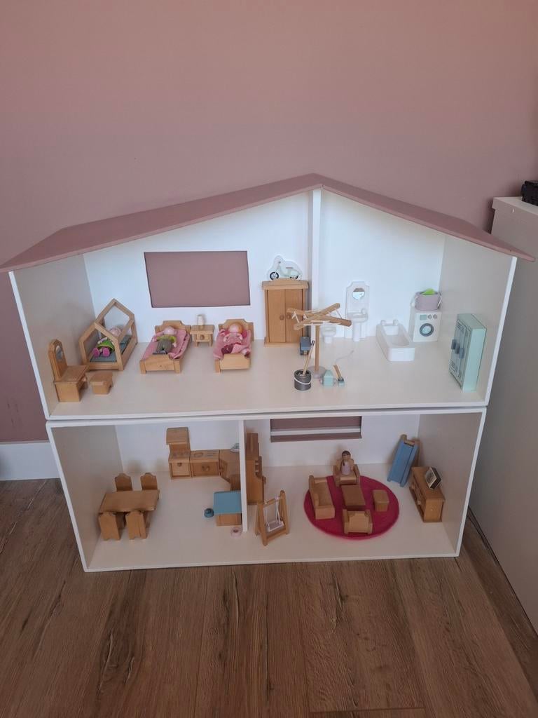 Poppenhuis met meubels, Ophalen, Poppenhuis