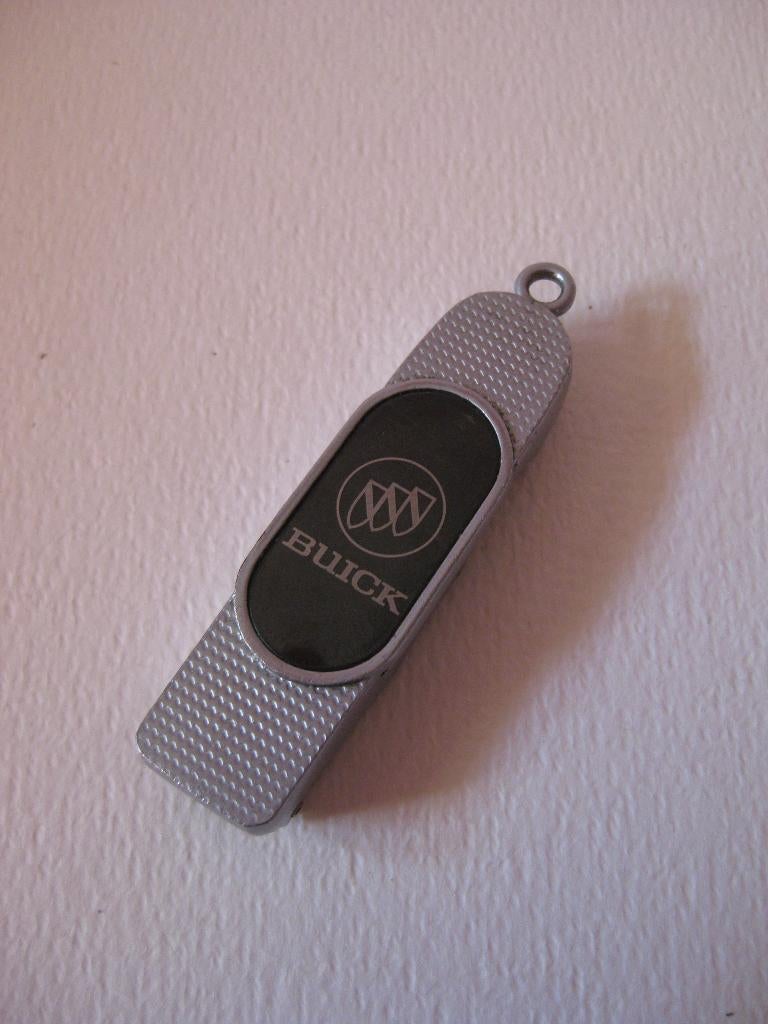 Buick sleutelhanger / uitvouwbaar nagelknipper vijltje, Ophalen, Zo goed als nieuw, Transport