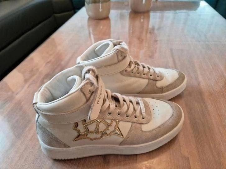 Guess sneaks maat 37 (2x gedragen), Kleding | Dames, Schoenen, Guess, Beige, Ophalen of Verzenden, Sneakers of Gympen