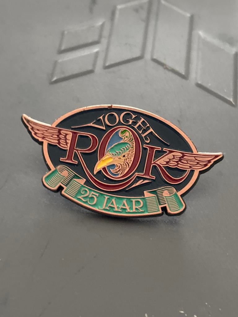 Efteling Vogel Rok 25 Jaar Pin, Verzamelen, Ophalen, Zo goed als nieuw, Button of Speldje
