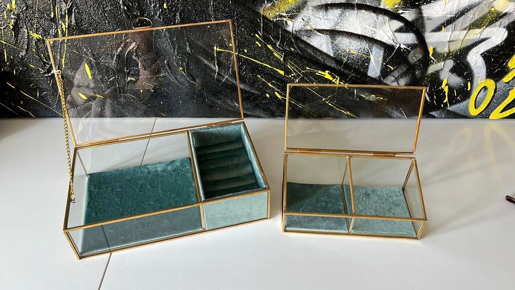 Glazen sieradendoosje met goudkleurige rand en fluweel, Ophalen, Zo goed als nieuw