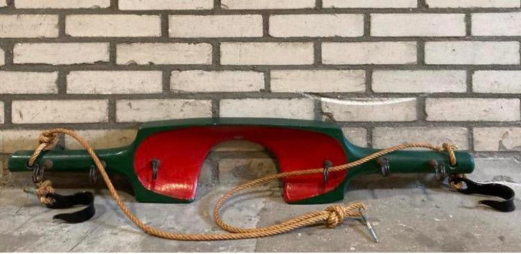 Antiek juk Zeeland Walcheren, Ophalen