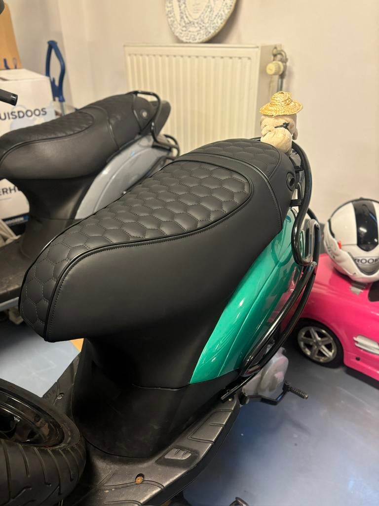 Piaggio Zip Custom Zadel Duo Seat, Fietsen en Brommers, Brommeronderdelen | Scooters, Ophalen of Verzenden, Zo goed als nieuw