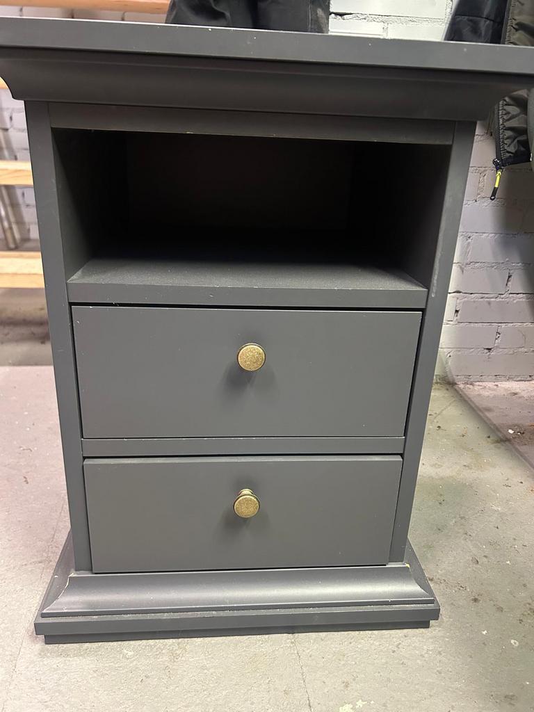 Grijs nachtkastje IKEA, Huis en Inrichting, Slaapkamer | Nachtkastjes, Ophalen, Minder dan 45 cm, 55 tot 70 cm, Zo goed als nieuw