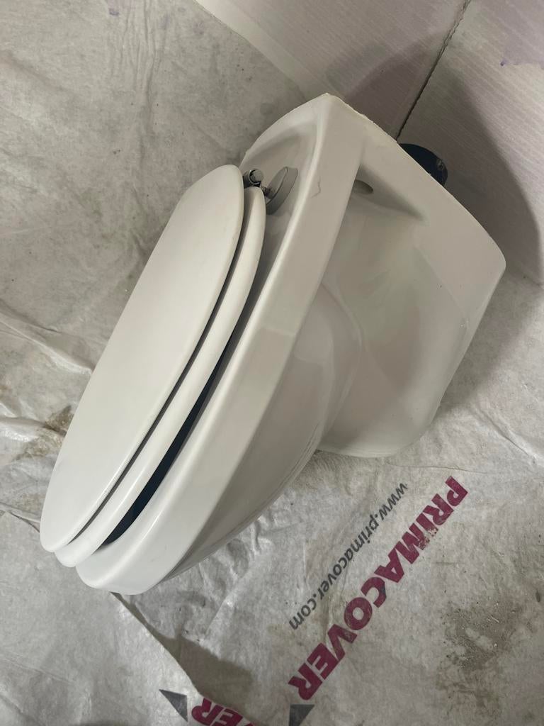 Wandcloset met softclose zitting, Doe-het-zelf en Verbouw, Sanitair, Gebruikt, Toilet, Ophalen